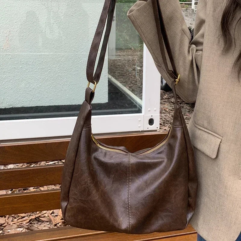 Sac Bandoulière femme en similicuir souple et pratique - LÉANA
