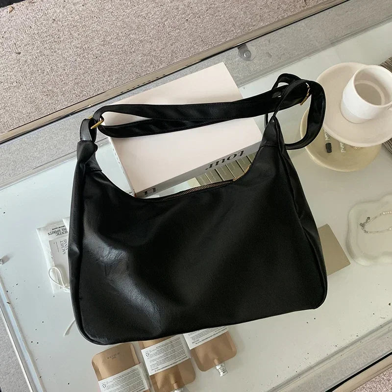 Sac Bandoulière femme en similicuir souple et pratique - LÉANA