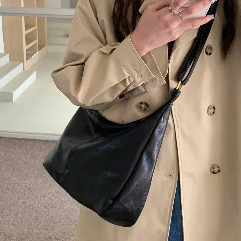 Sac Bandoulière femme en similicuir souple et pratique - LÉANA