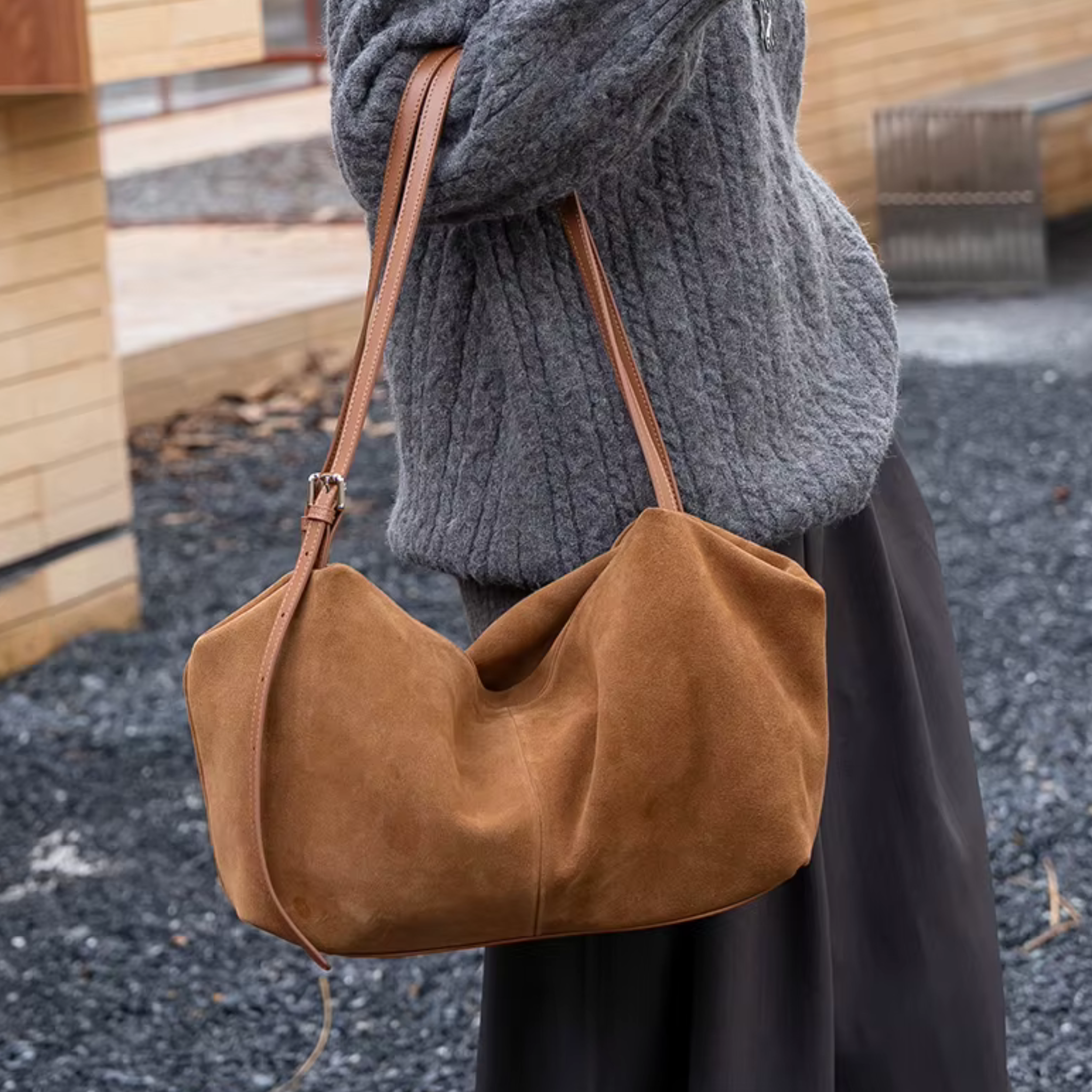 Sac bandoulière femme en cuir souple grand format - Lyne