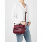 Mannequin bordeaux blouse blanche