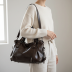 Sac marron foncé porté - format carré